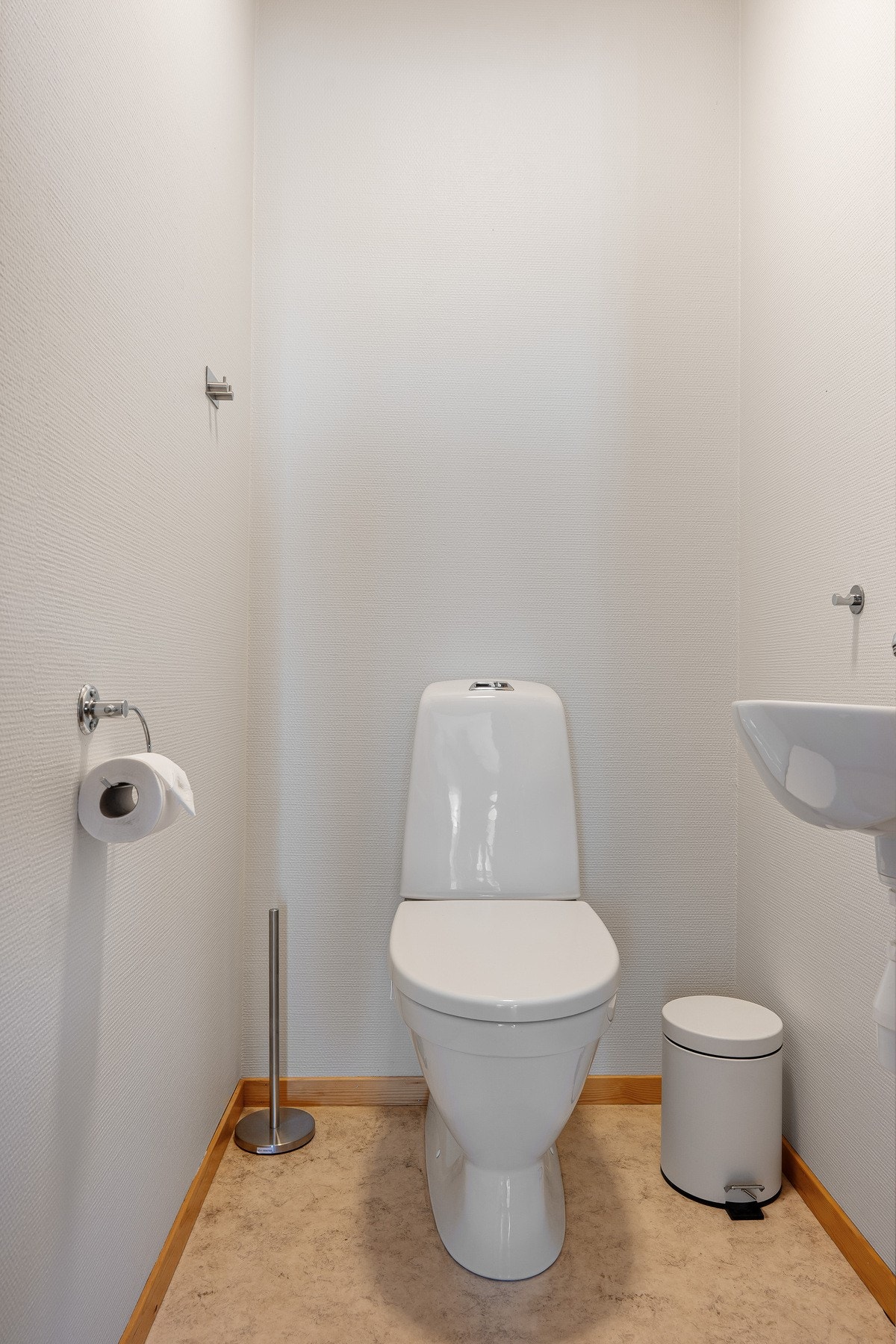 Ekstre WC ved siden av badet. Galleribilde