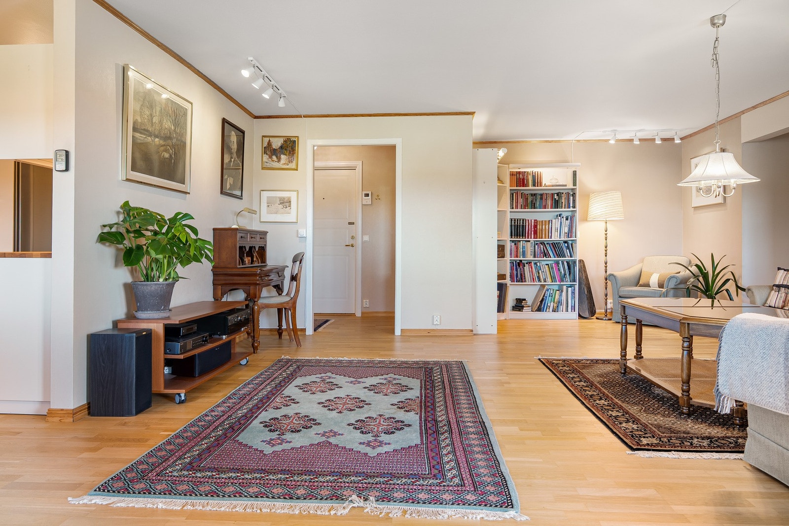 Fra stuen til entreen. Galleribilde