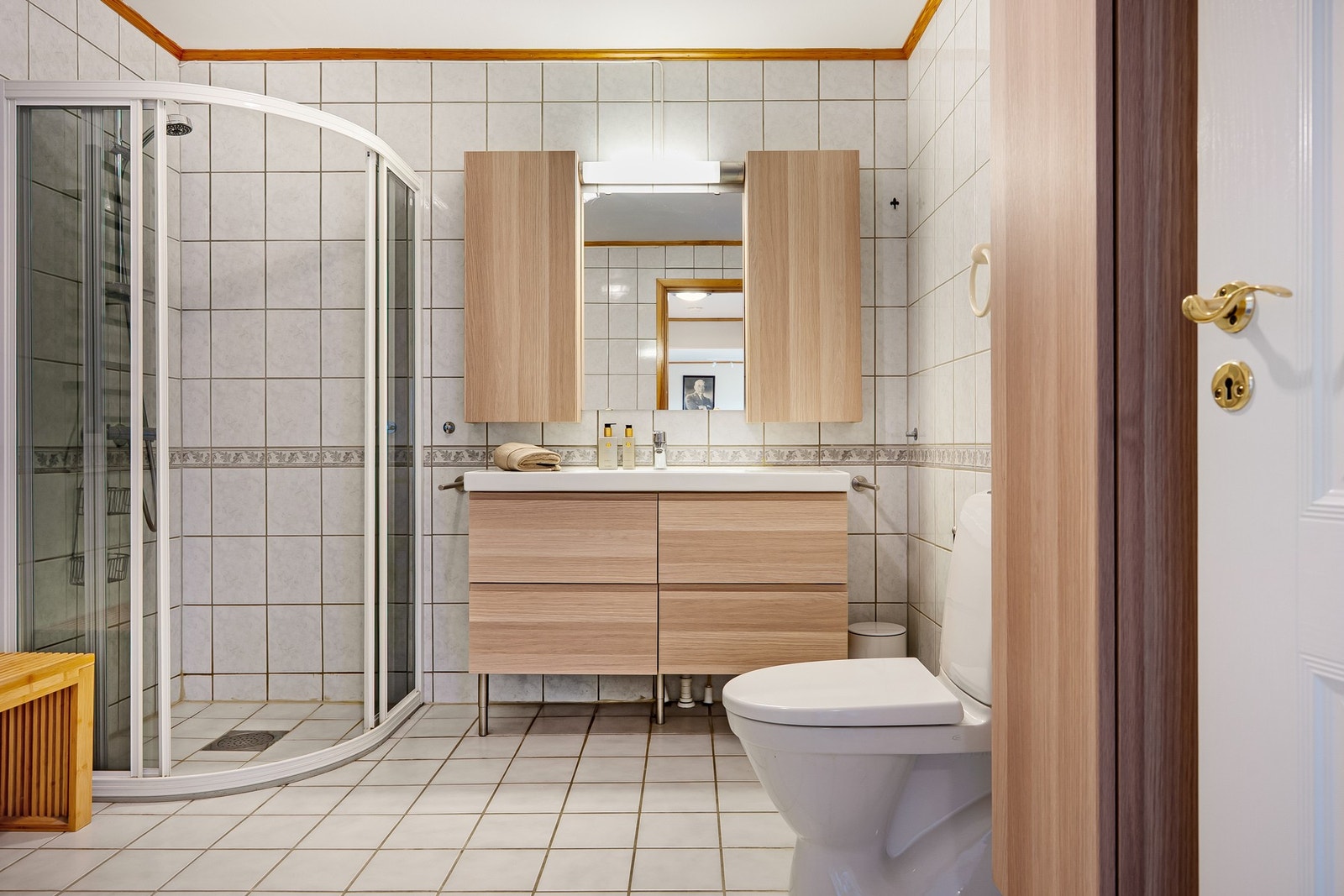 Badet er fra byggetiden med noen nyere eleemter. Galleribilde