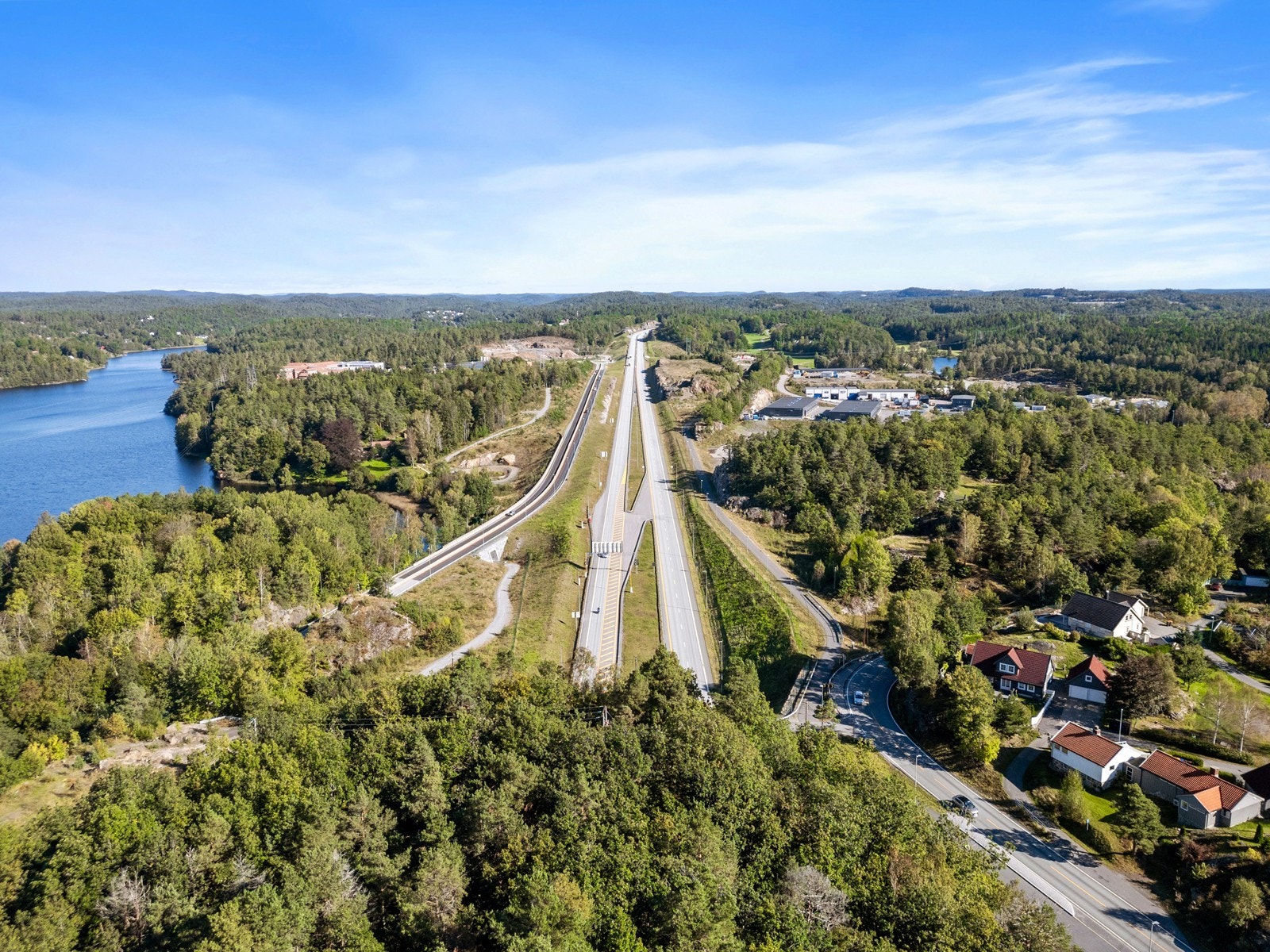 Dronefoto over området Galleribilde