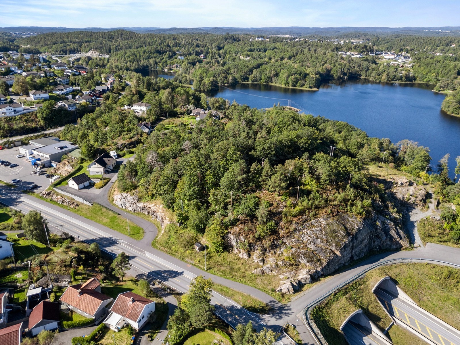 Dronefoto over området Galleribilde