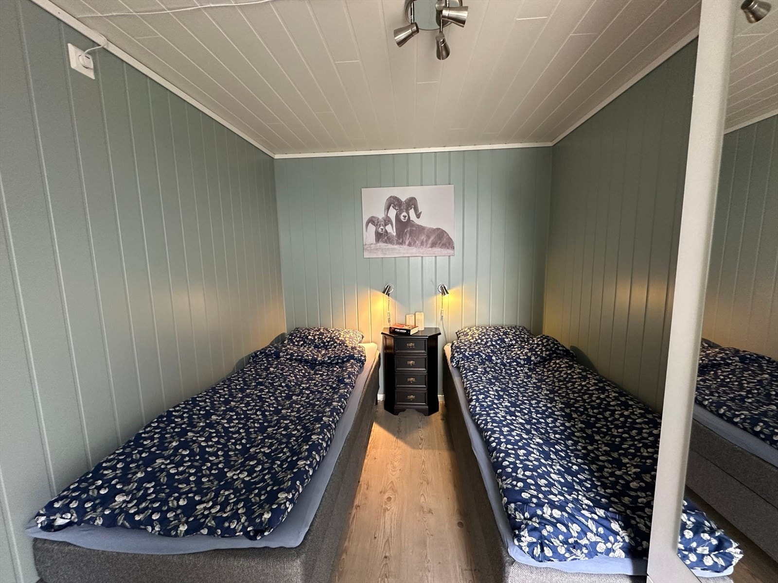 Soverommene er fint plassert på hver sitt plan Galleribilde