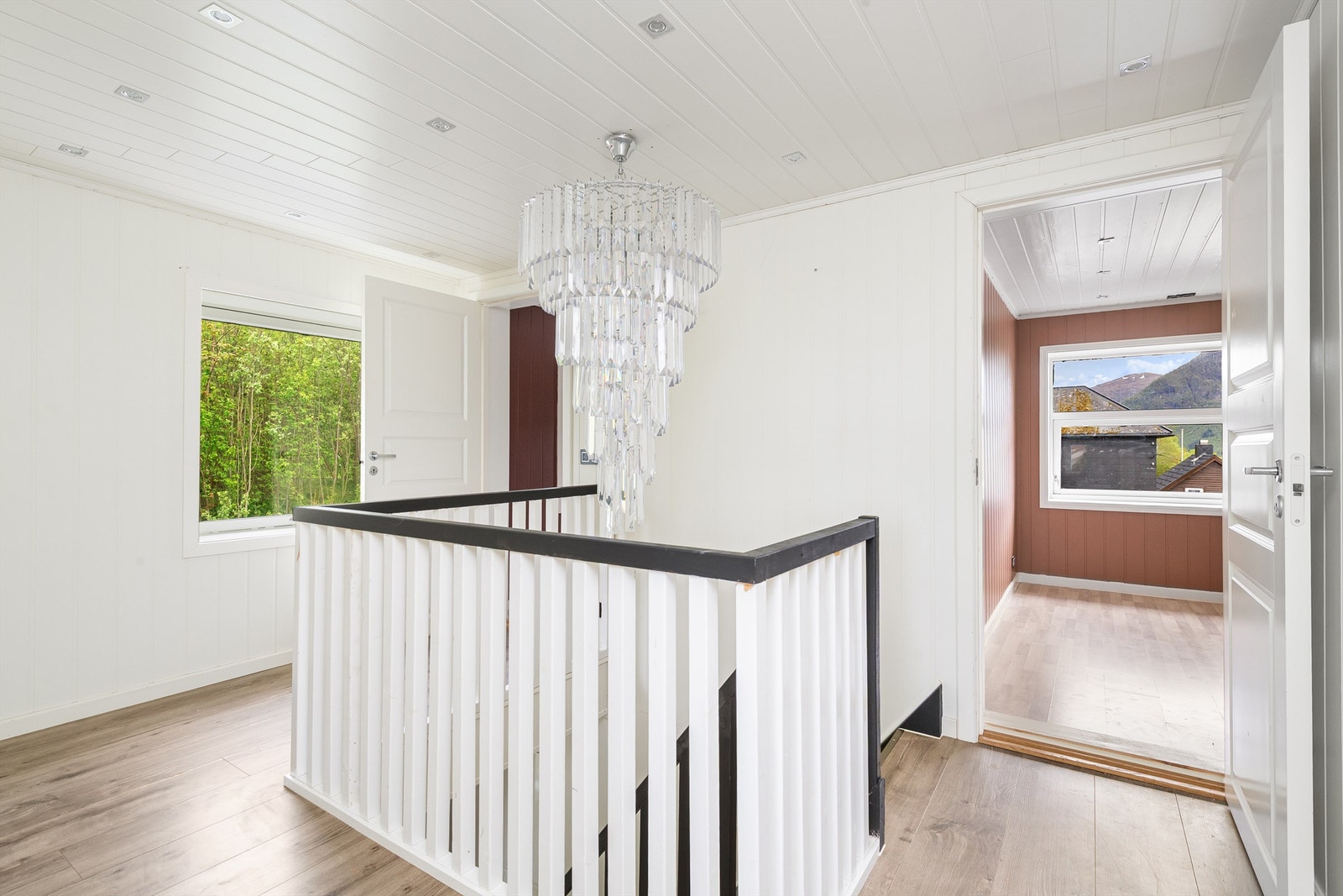 Gang i loftsetasje Galleribilde