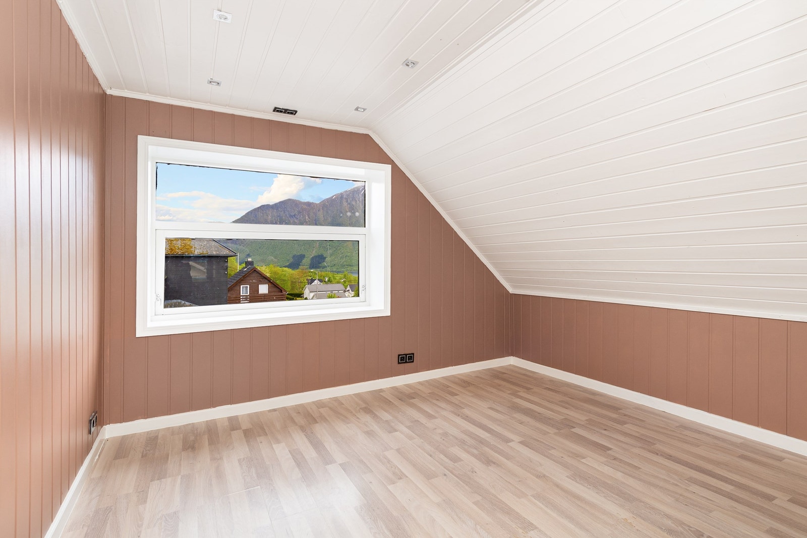 Det er fire soverom i loftsetasje Galleribilde