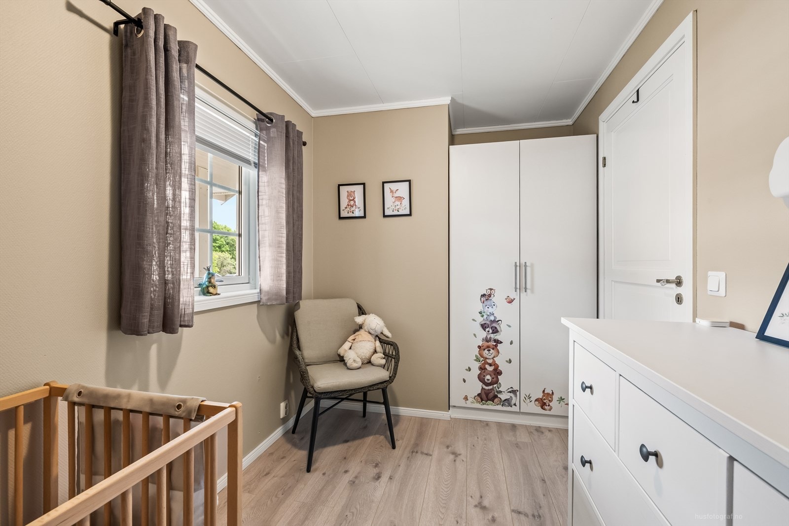 Leiligheten går over to plan og har 3 soverom av god størrelse. Galleribilde