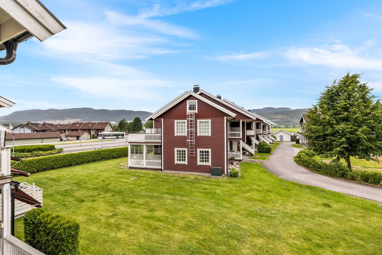 Kort vei til Sandebukta. Her er det ideelt for rekreasjon med bading og båtliv sommerstid, samtidig som det er flotte turstier med Kyststien som kan benyttes hele året. Galleribilde