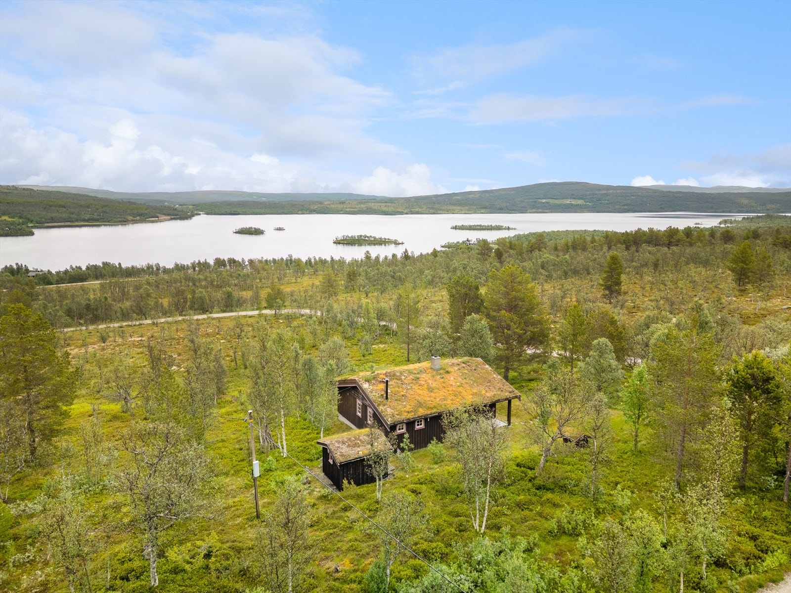 Trivelig hytte fra Røroshytta med attraktiv beliggenhet ca 8 km fra Røros sentrum. Galleribilde