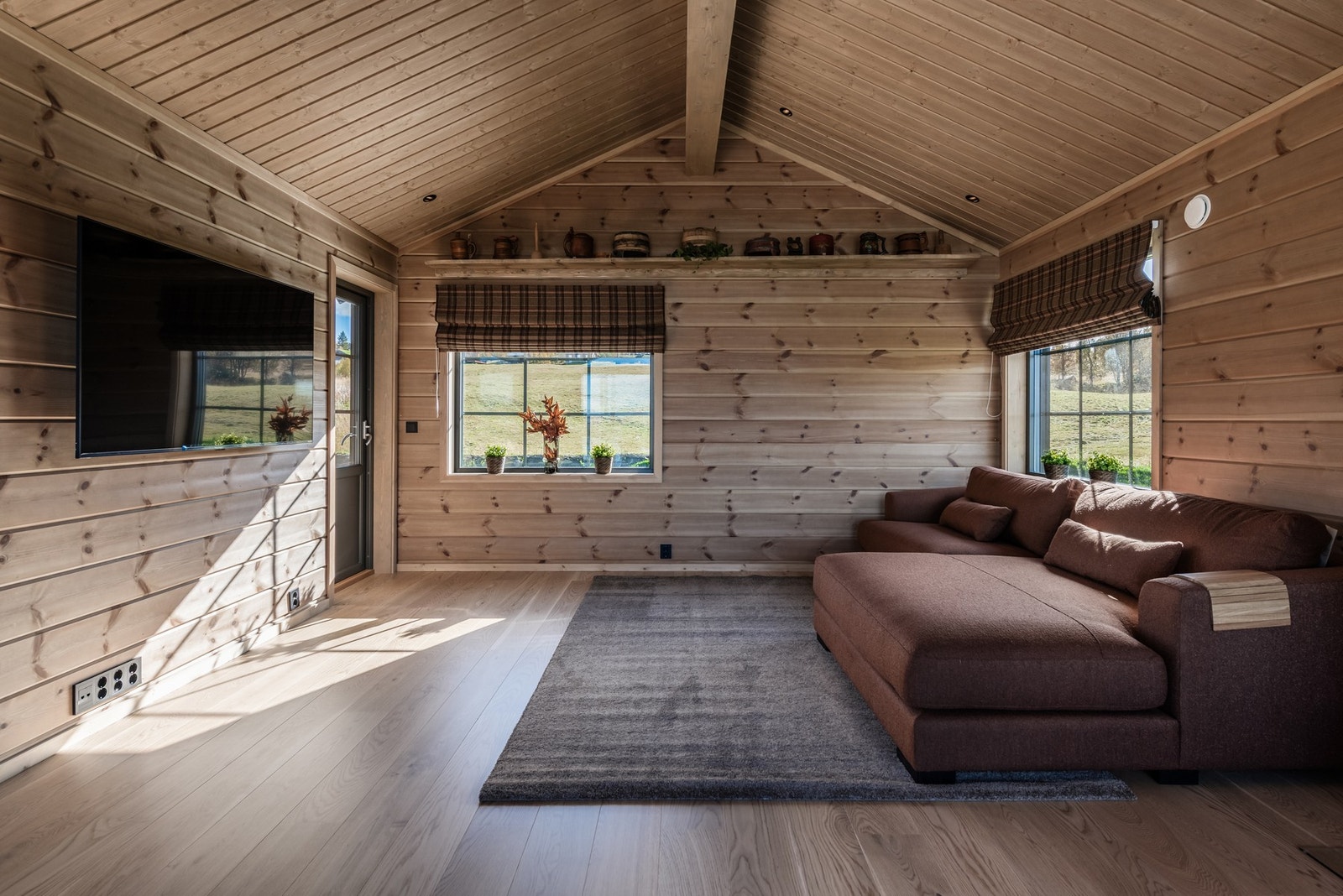 Enkel utgang til en platting bak hytta. Galleribilde