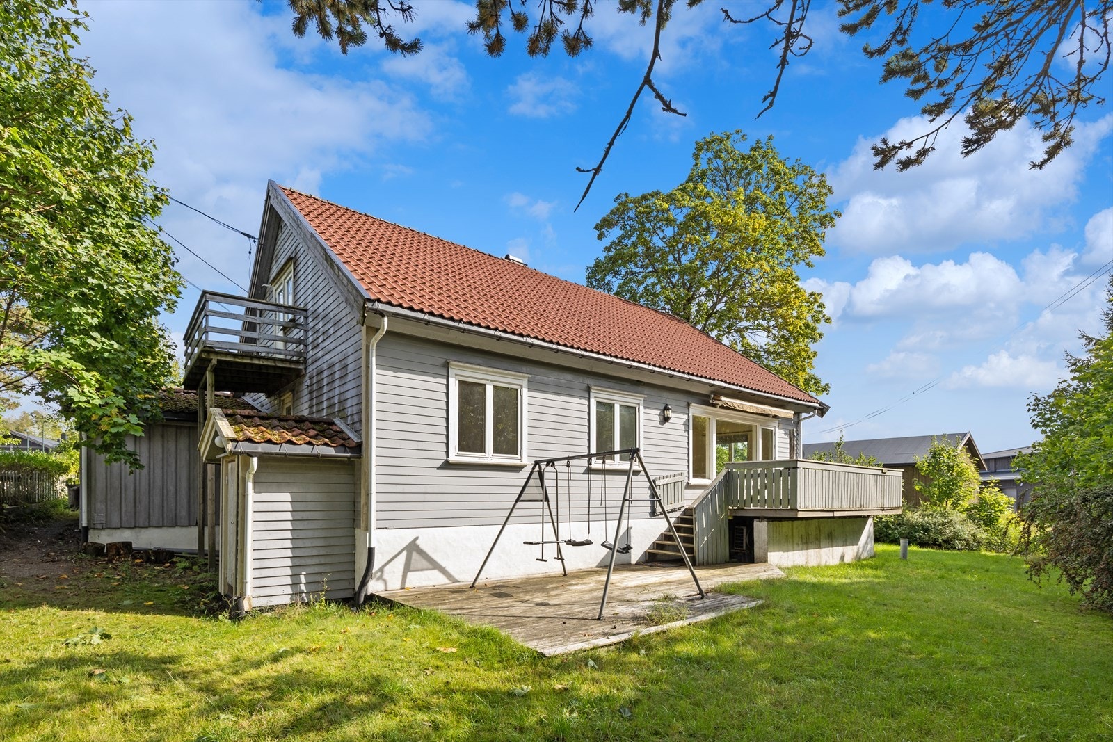 Fra stuen er det utgang til vestvendt terrasse med gode solforhold. Galleribilde