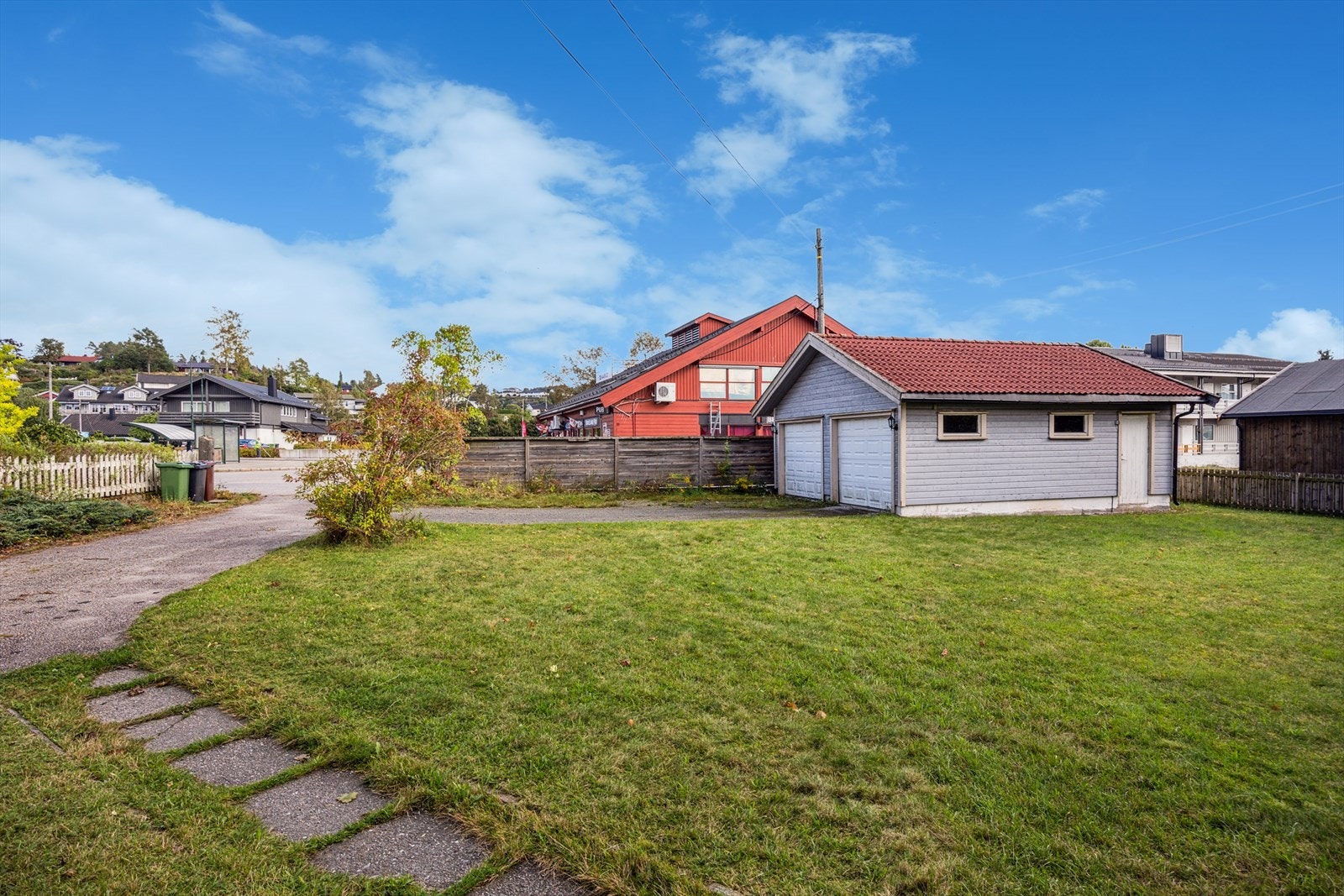 Dobbel garasje. Galleribilde