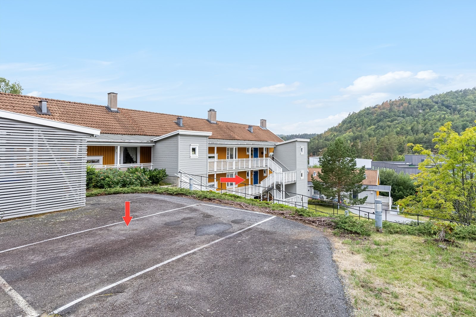 Leiligheten ligger i byggets 2. etasje Galleribilde