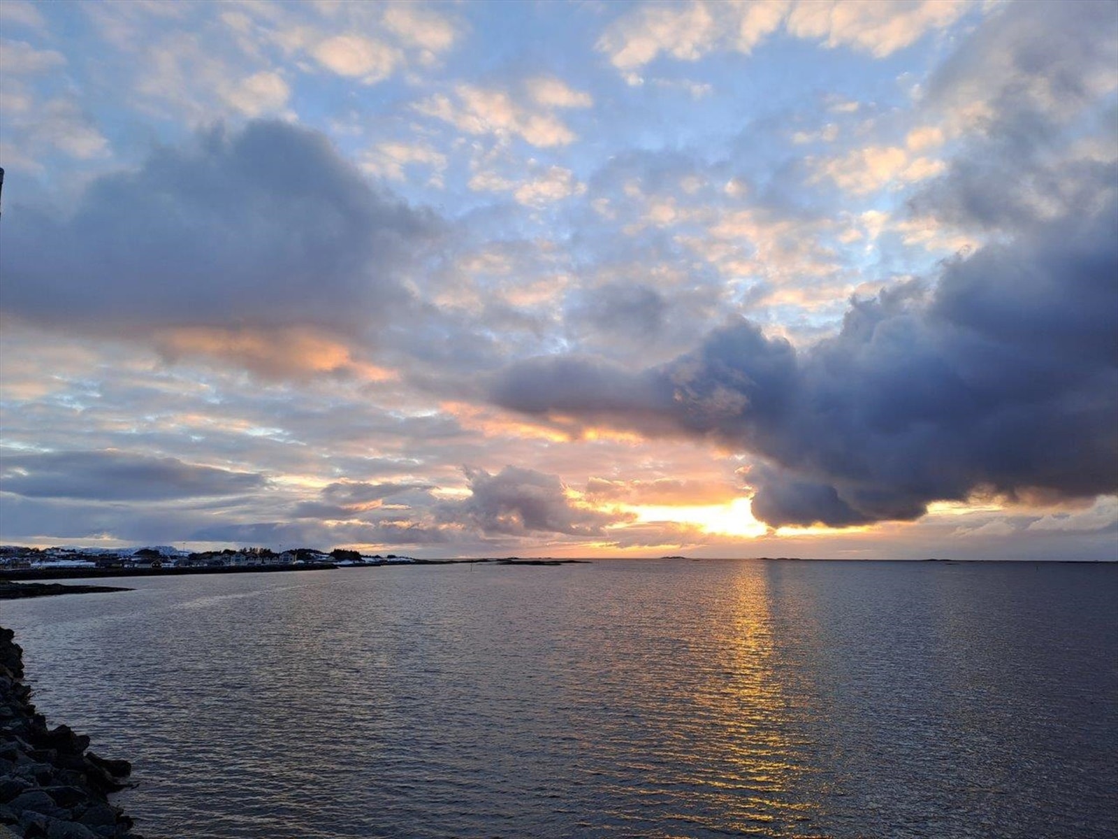 Kravika sees til venstre. Foto: Selger Galleribilde