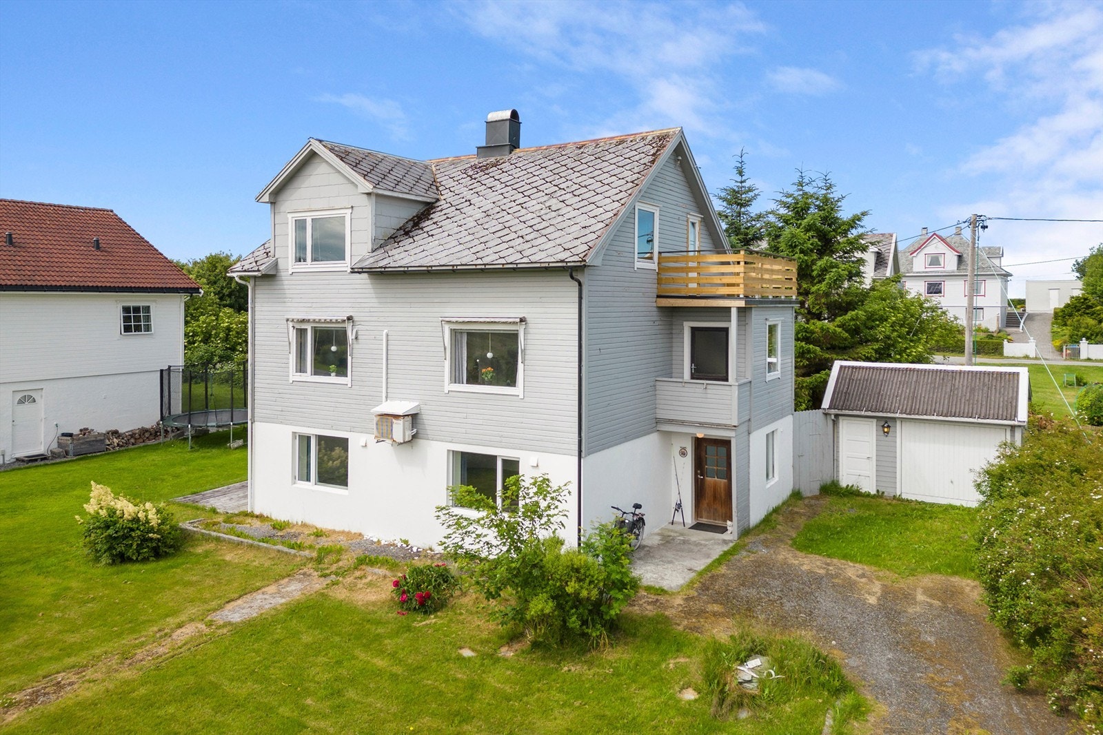 Enebolig over tre plan, som ble oppført i 1949 Galleribilde