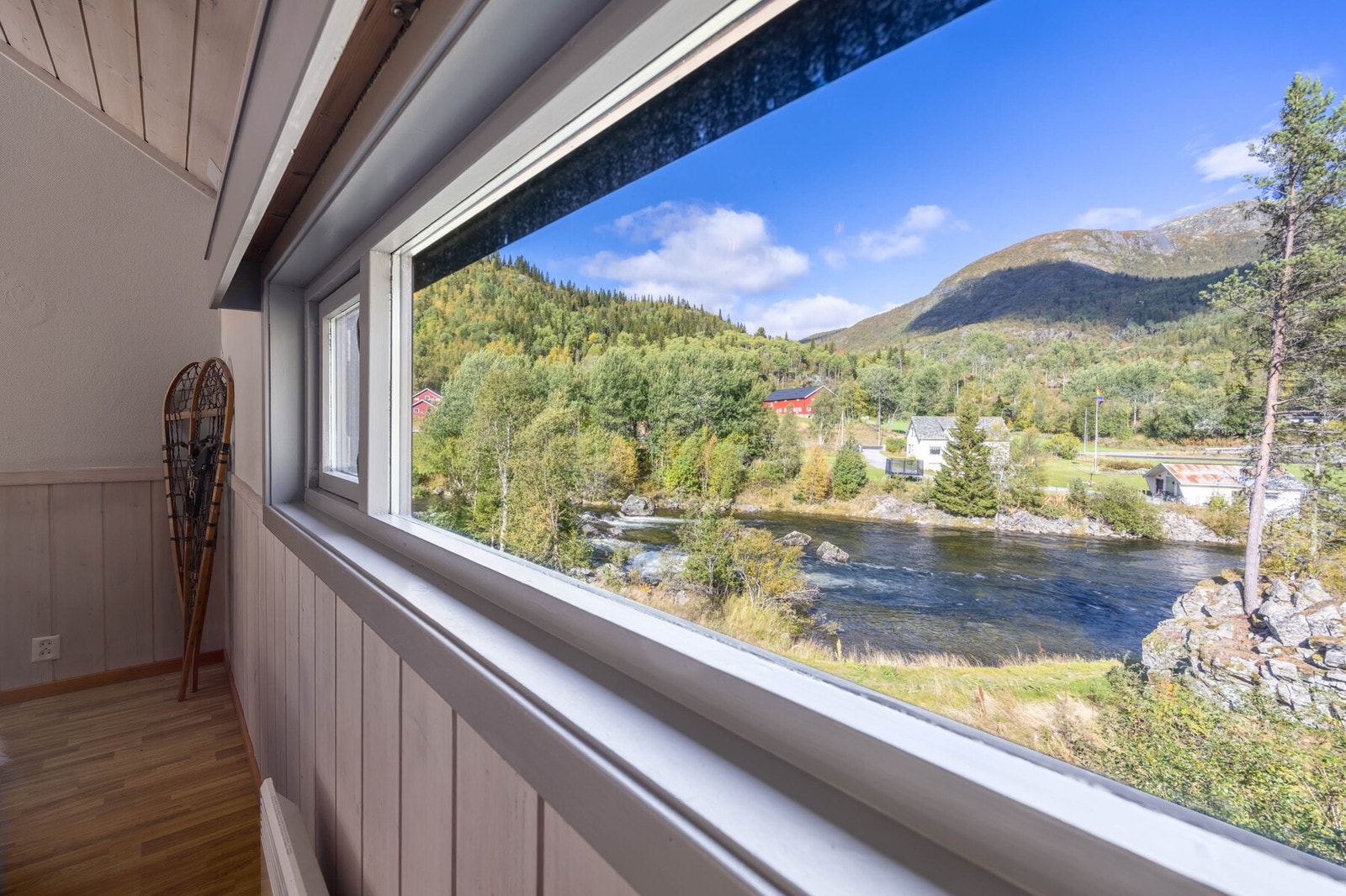 Herlig utslikt mot blant annet Hemsila og Raustehaugnøse! Galleribilde