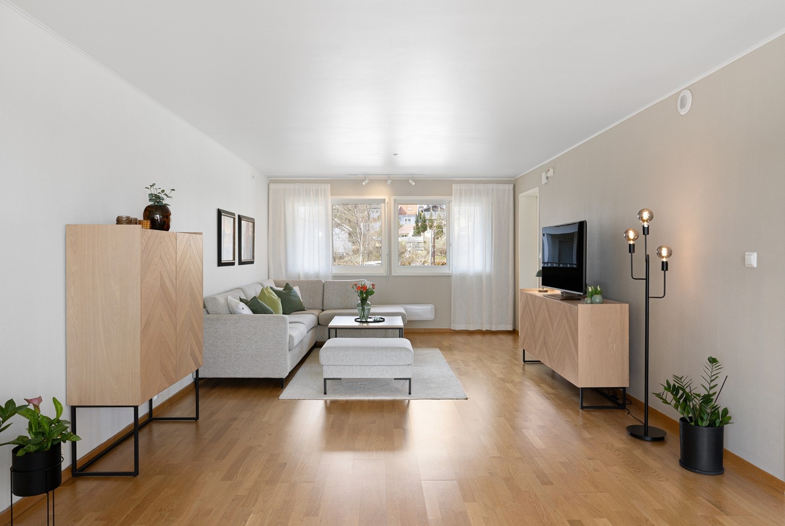 Stuen byr på gode møbeleringsmuligheter. Galleribilde