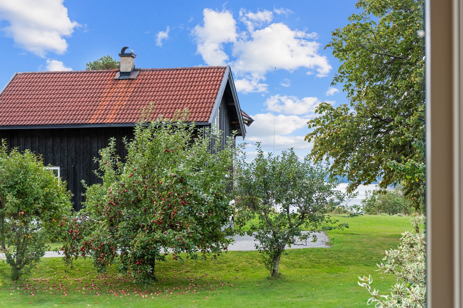 Utsikt fra stue mot flotte Tyrifjorden. Galleribilde