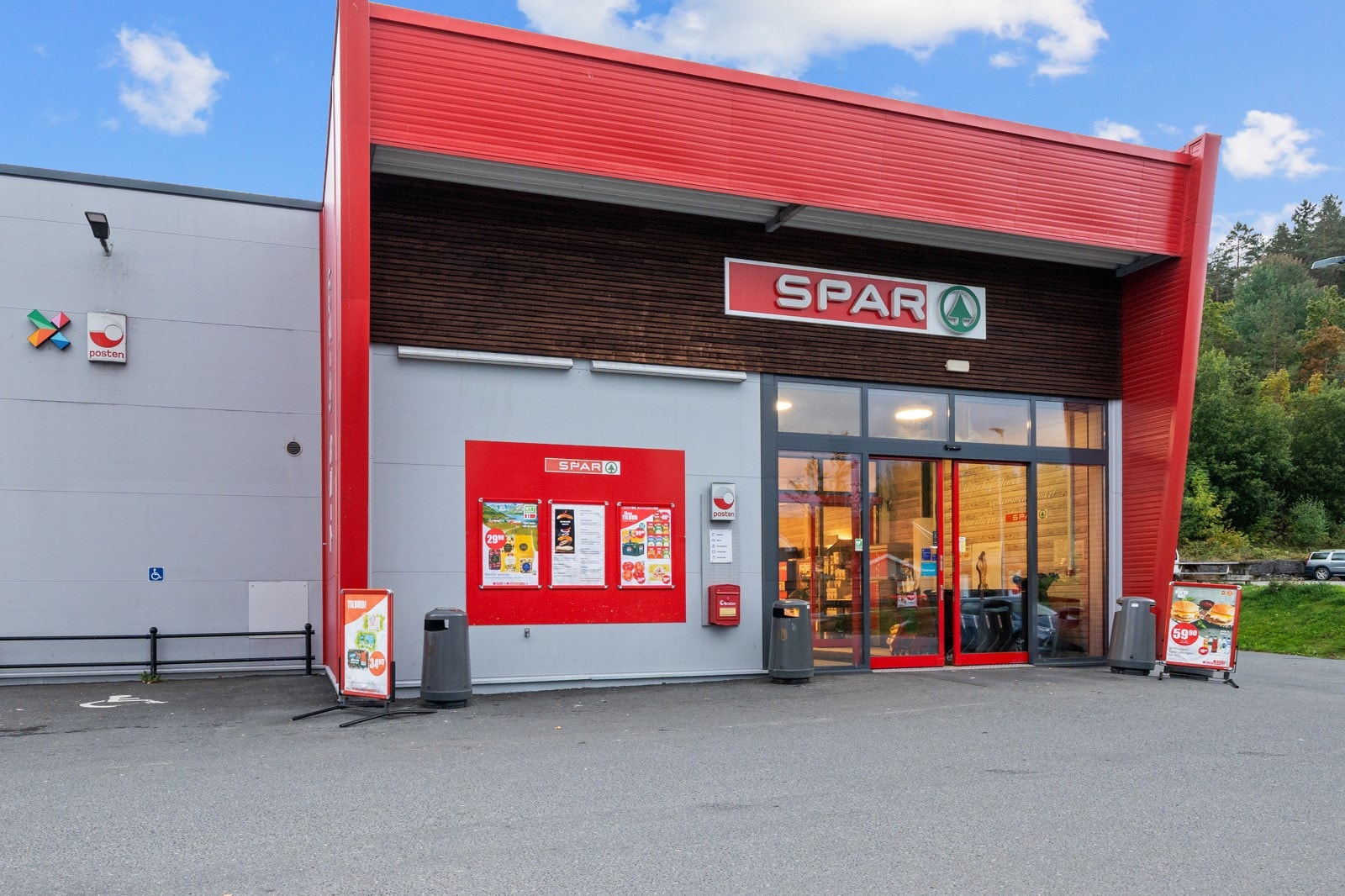 Dagligvarehandelen er praktisk med Spar Sundvollen. Galleribilde