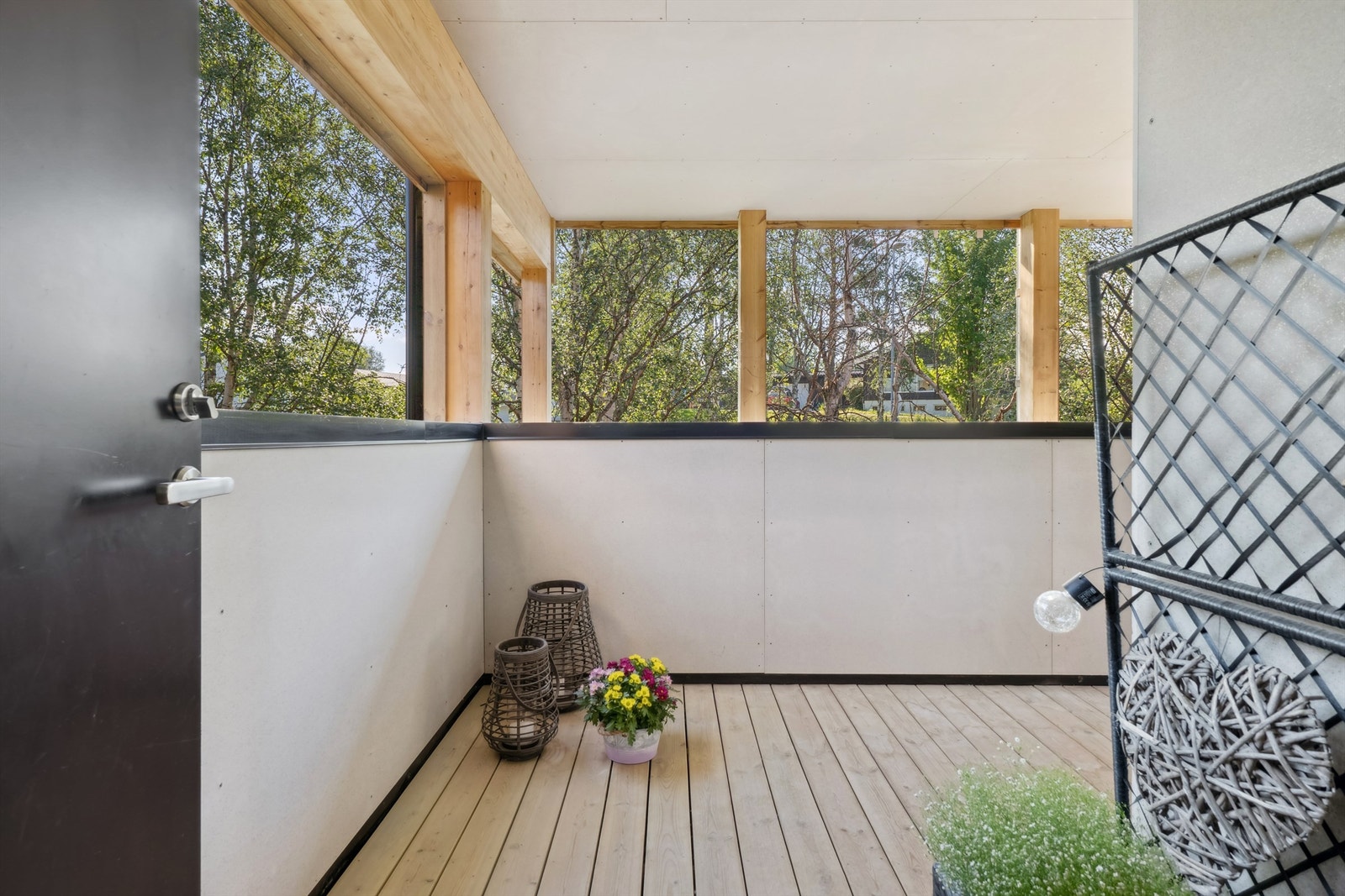 Et hyggelig overbygd inngangsparti Galleribilde