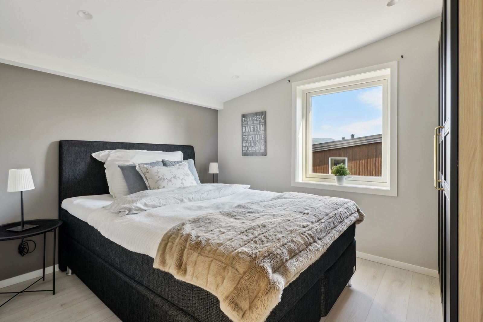 Et av to soverom i toppetasjen Galleribilde