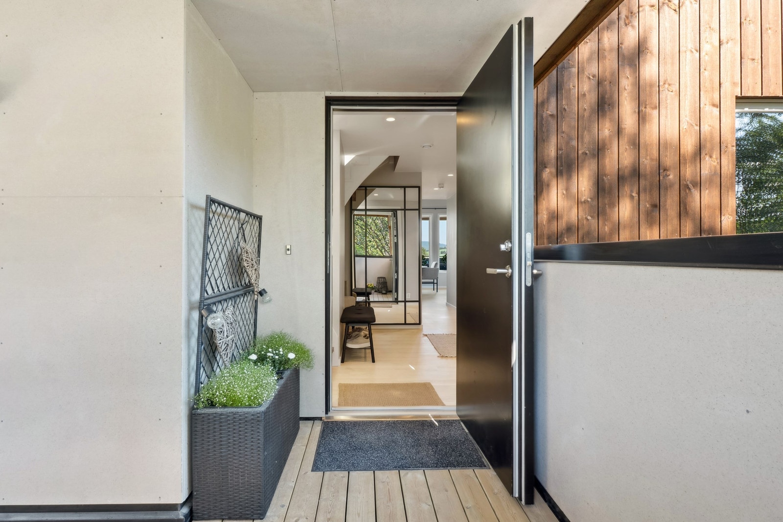 Leiligheten har adkomst fra 3. etasje. Galleribilde