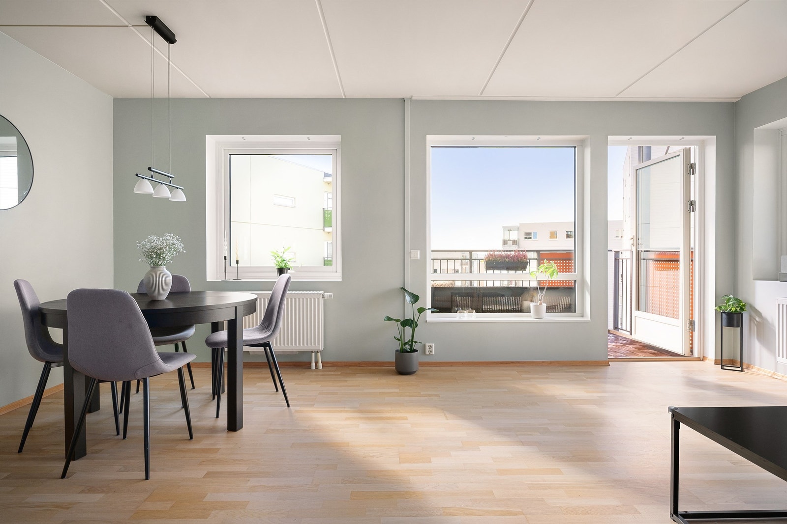 I stuen er det også god plass til å møblere med en spisegruppe- perfekt for å invitere venner og familie på middagsbesøk. Galleribilde