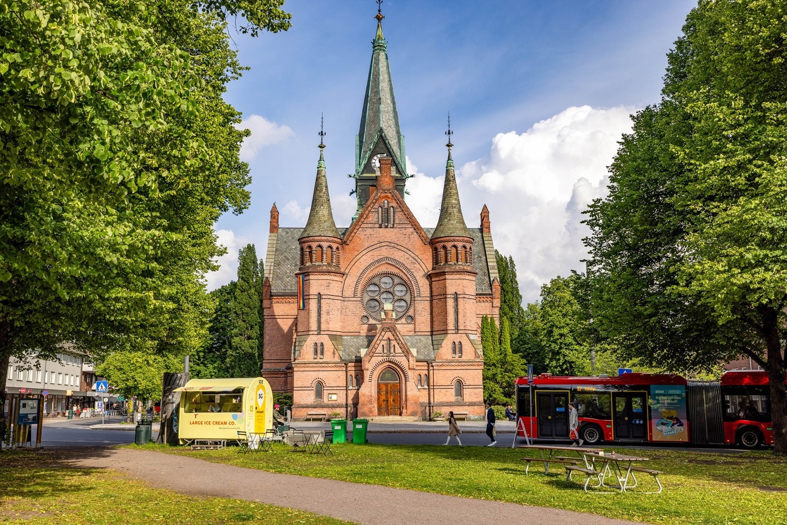 Sagene er et attraktiv område med sine flotte parker og koselige kaféer. Galleribilde