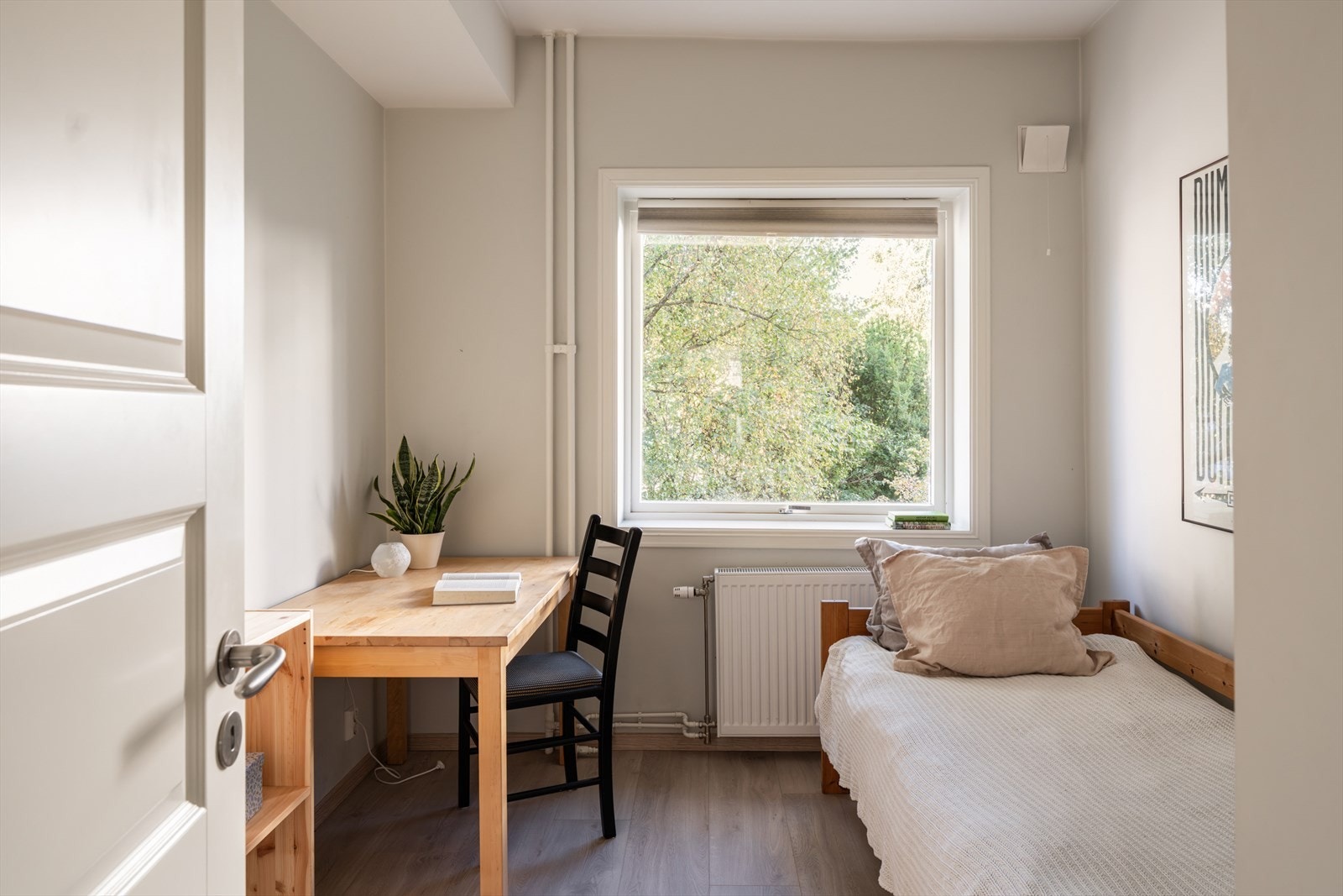 Det andre soverommet kan brukes som gjesterom, barnerom eller kontor. Galleribilde