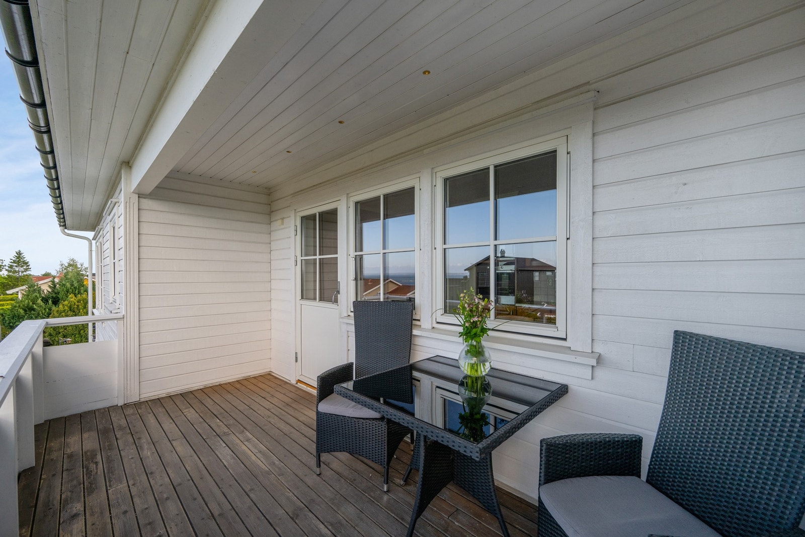 Overbygget veranda med kort vei til kaffetrakteren... Galleribilde