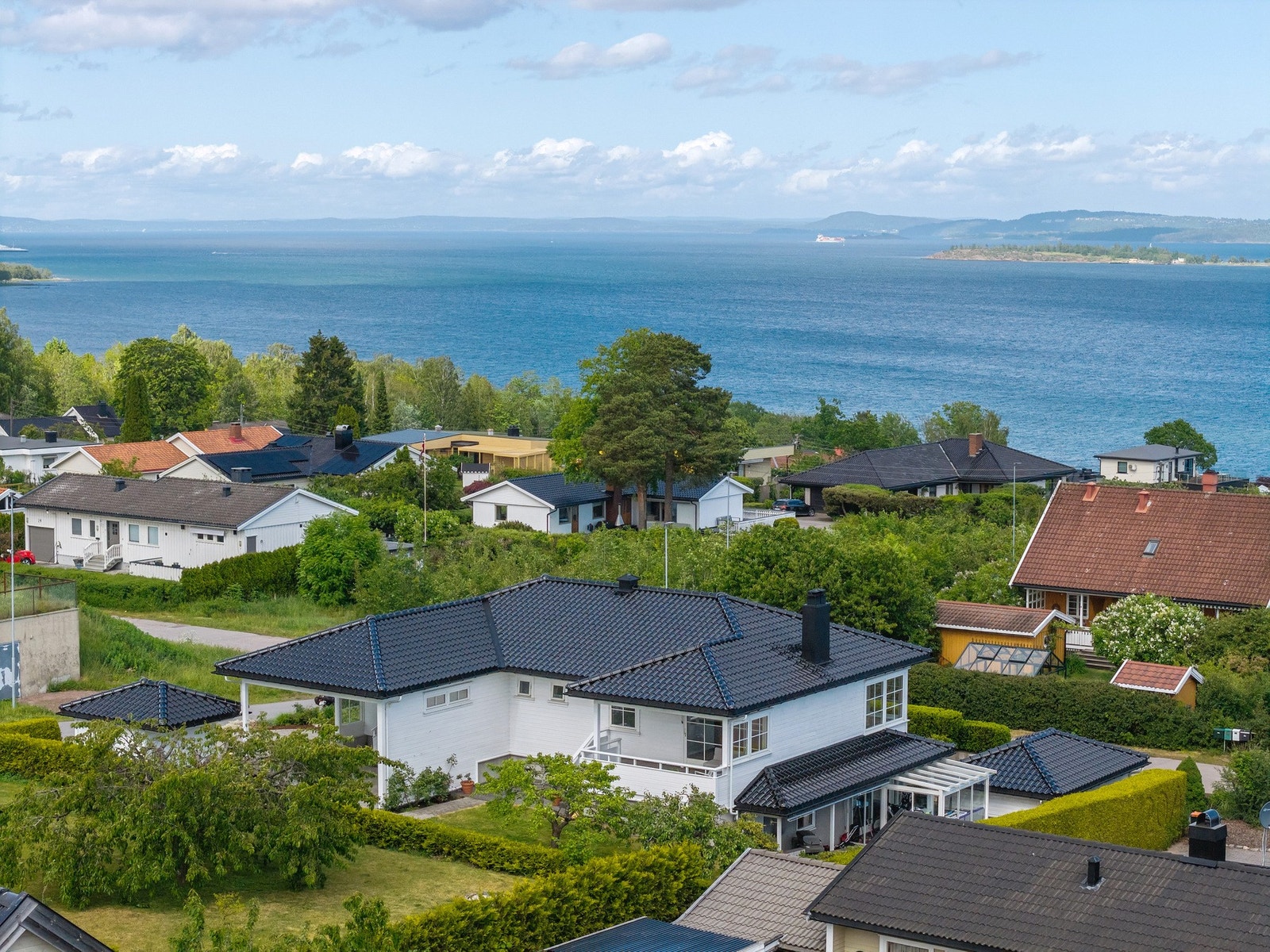 Idyllisk beliggenhet i 1. etasje på Nygårdsfeltet i Åsgårdstrand Galleribilde