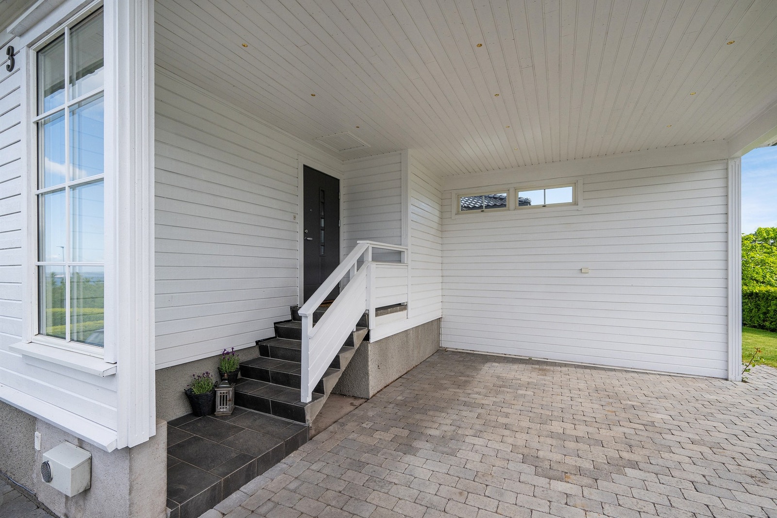 Tørrskodd adkomst fra egen carport Galleribilde