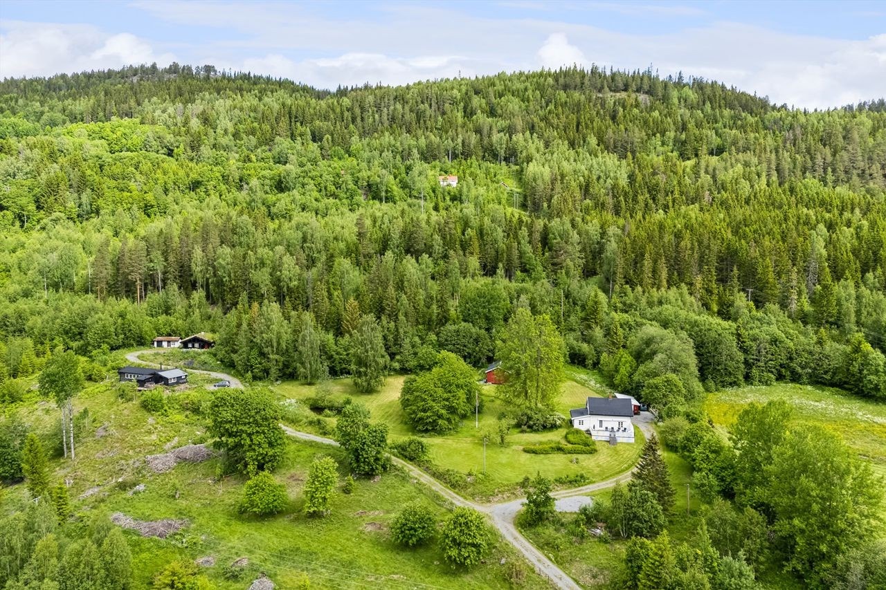 Øvre Nordsinni byr på naturskjønne omgivelser, ro og enkel tilgang til Dokka sentrum. Galleribilde
