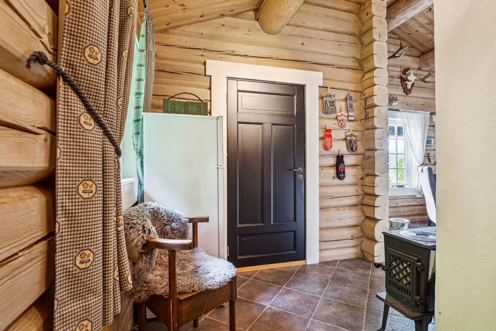 Gangen har varmekabler i gulvet og adkomst til både stue og soverom for effektiv planløsning. Galleribilde