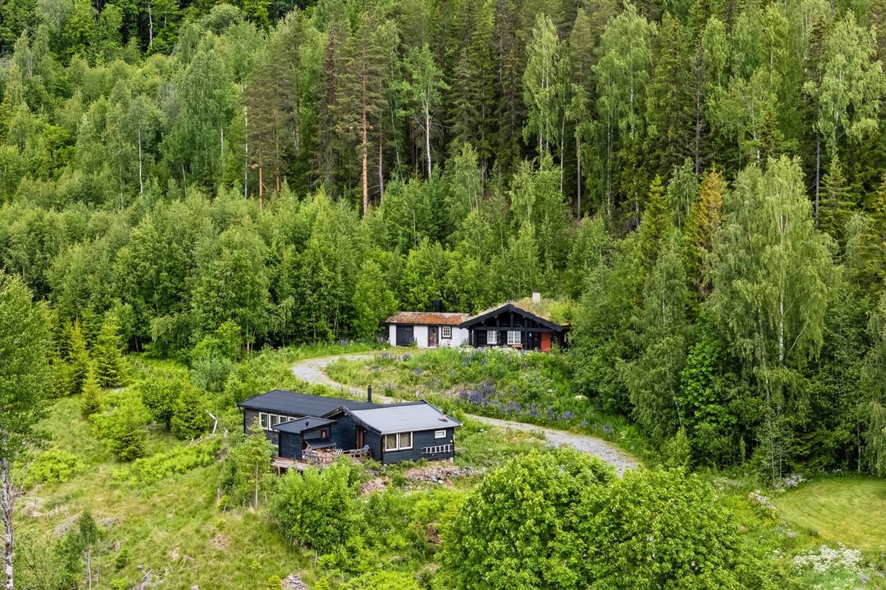 Eiendommen ligger usjenert til og har flotte turmuligheter i nærområdet Galleribilde