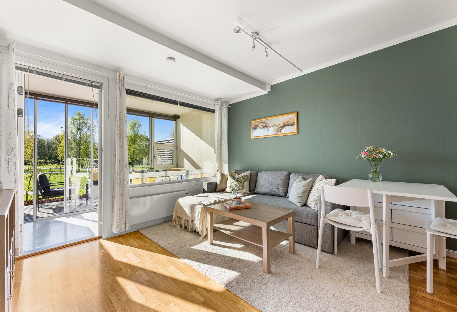 Benjamin Schrøder ønsker velkommen til Heerveien 11K! Galleribilde