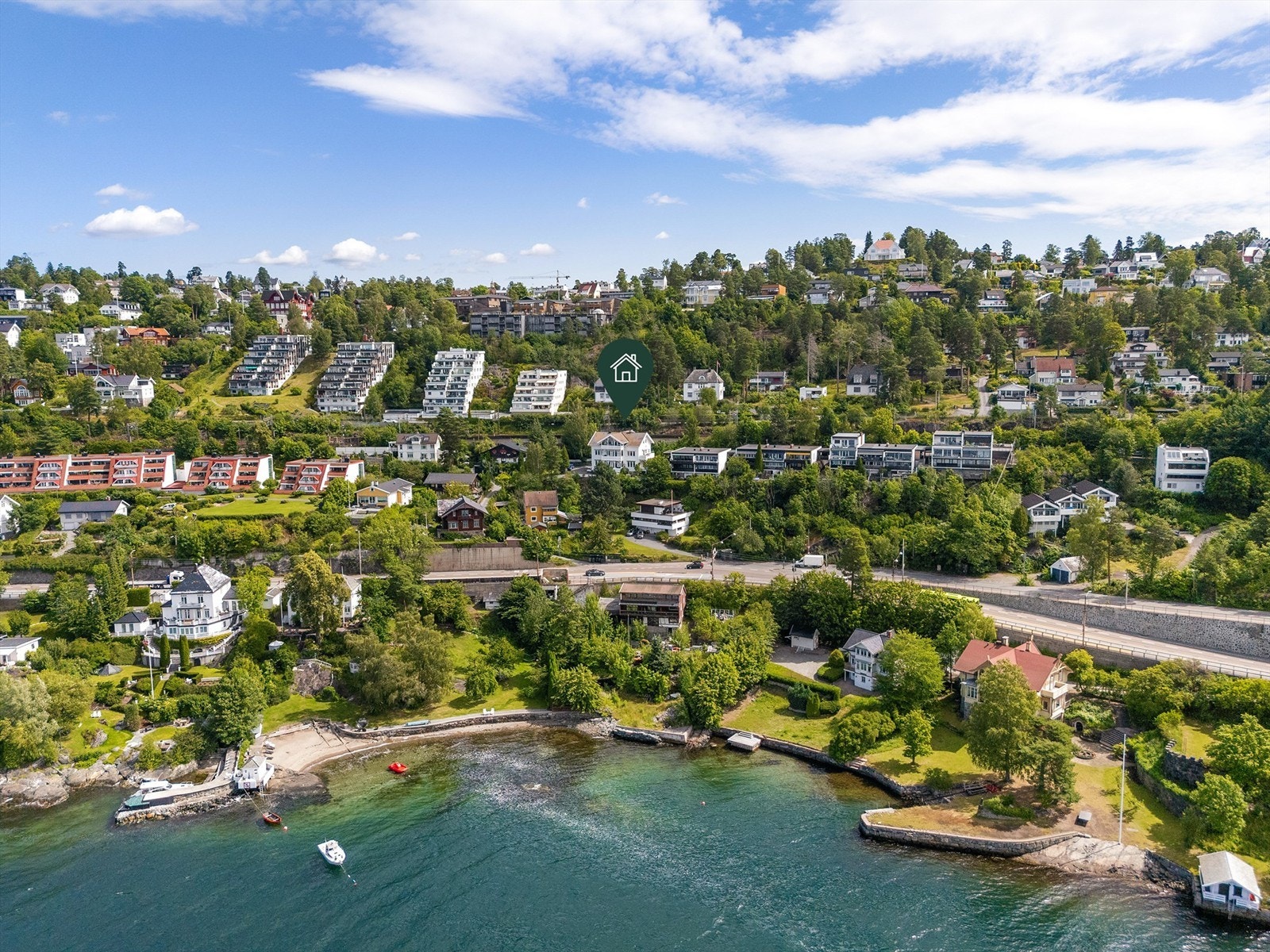 Når temperaturen tillater er det bare en liten rusletur til praktfulle Katten, Sæterstrand, eller Nordstrand bad for å ta et morgen- eller kveldsbad. Galleribilde