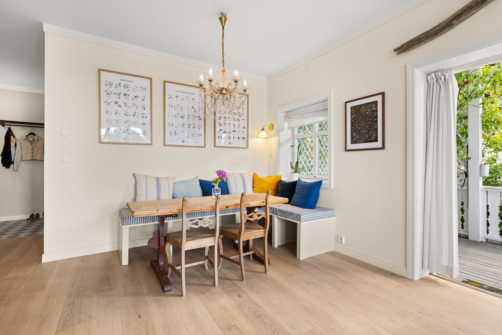 Her er det god plass til spisebord. Galleribilde