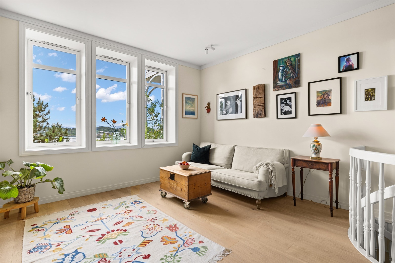 Hyggelig stue med nydelig utsikt. Galleribilde