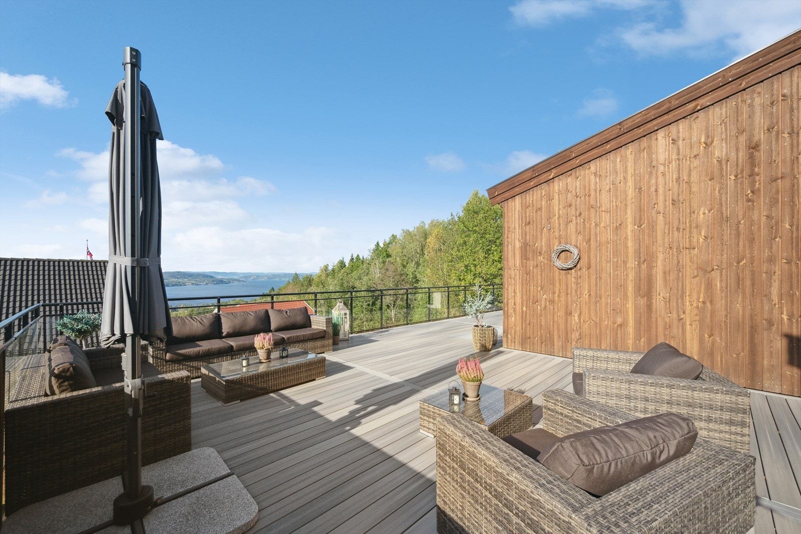 Meget usjenerte uteplasser, med nydelig utsikt. Galleribilde