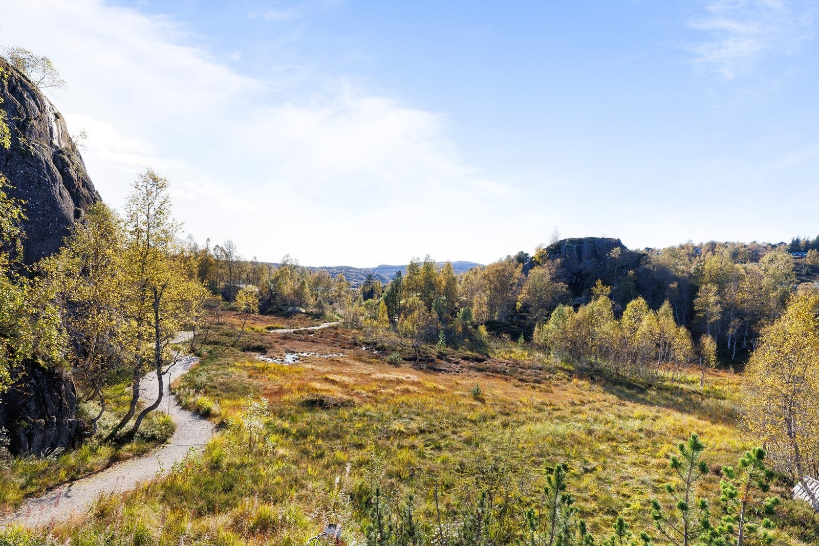 På sommeren byr Sirdal på mange fine opplevelser og aktiviteter. Bl. a fotturer i fjellet, sykling, fisketur, kulp-bading eller en tur på golfbanen på Kvæven. Galleribilde