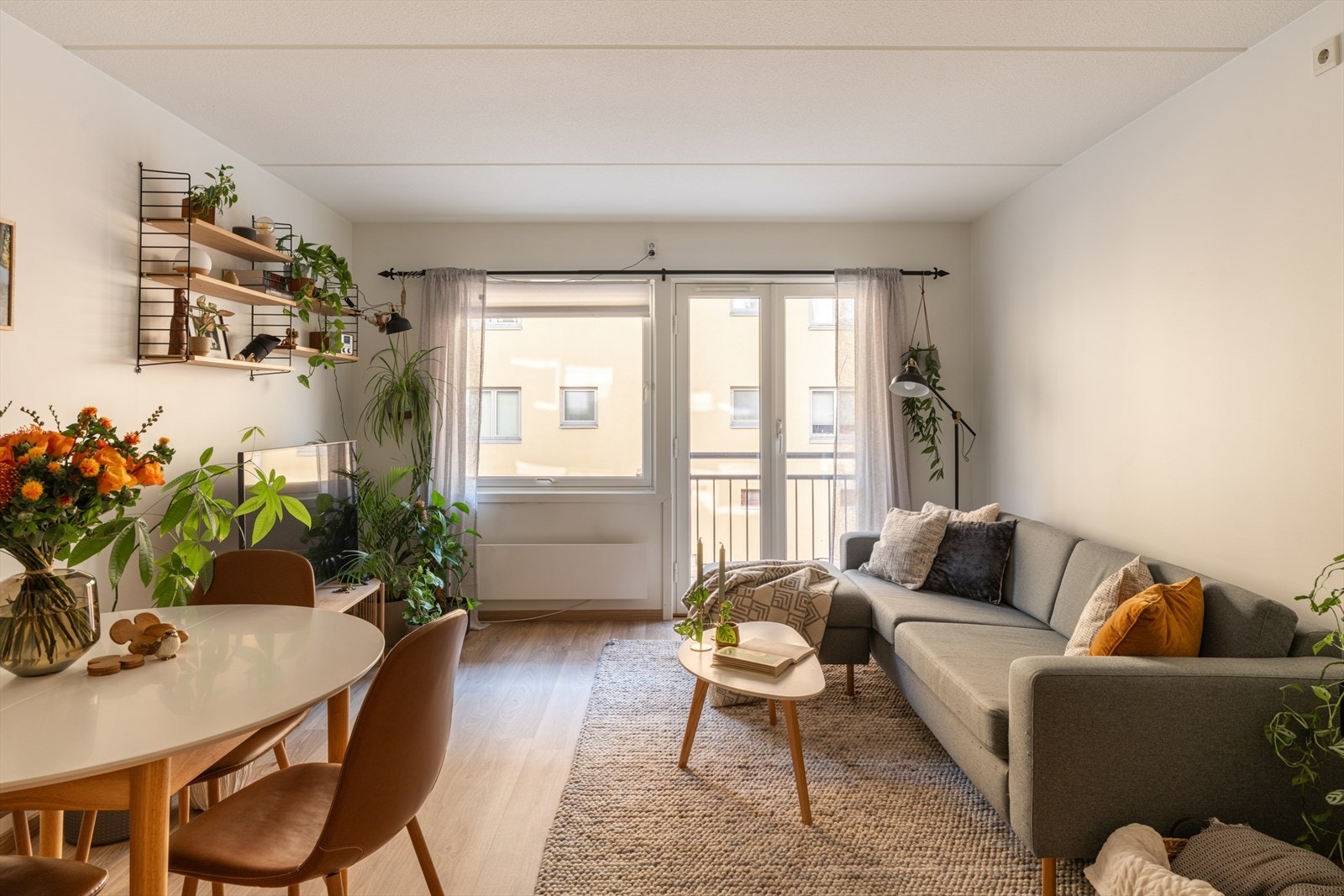 Hanna Gjervan Paulsen v/Nordvik ønsker velkommen til Frederik Glads gate 1. Galleribilde