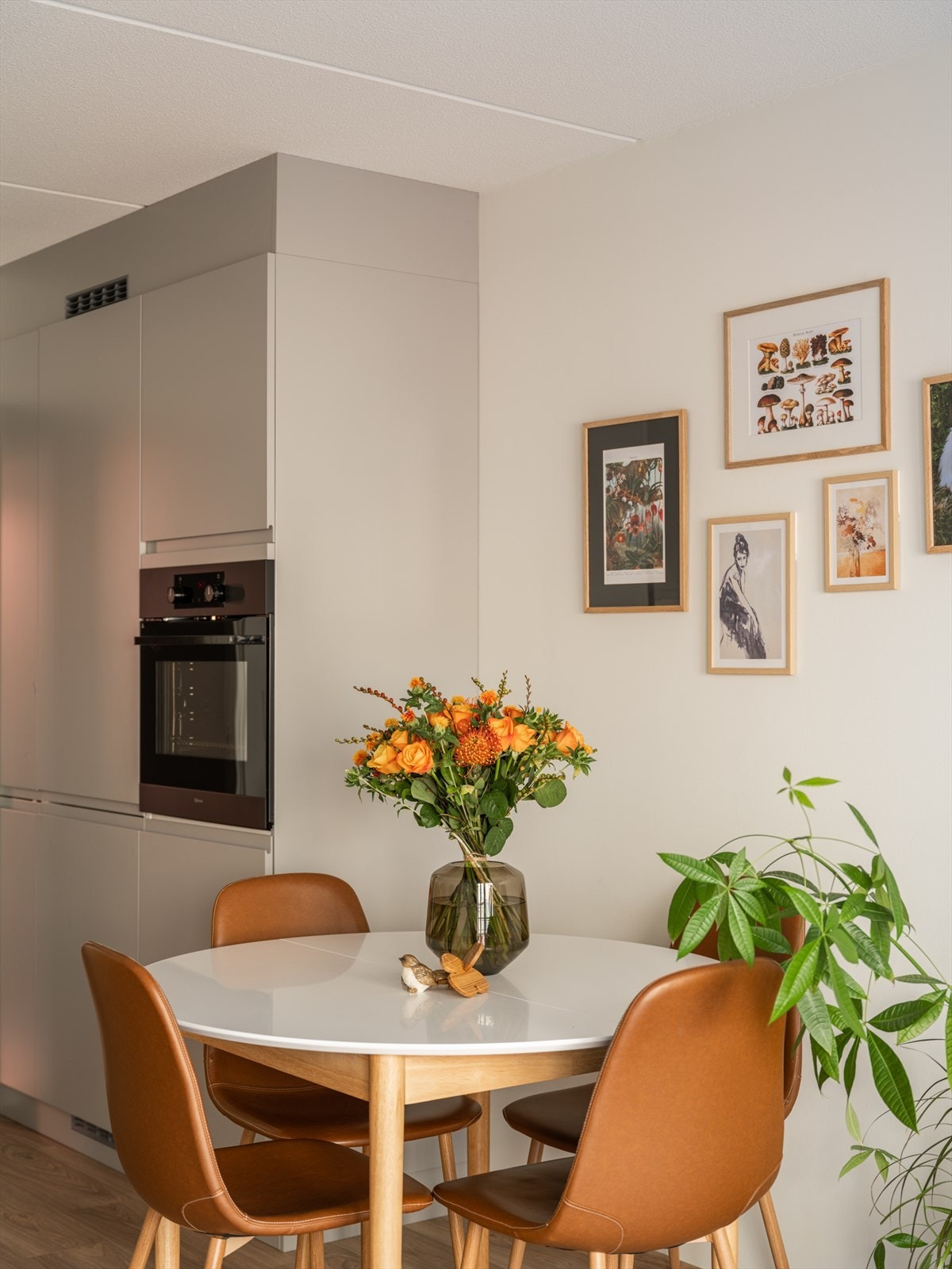 God plass til spisebord - inviter dine venner og familie til et hyggelig måltid. Galleribilde