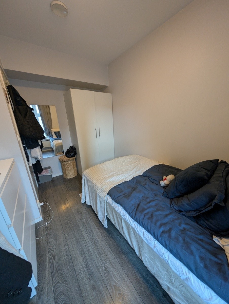 Soverom vendt mot bakgård Galleribilde