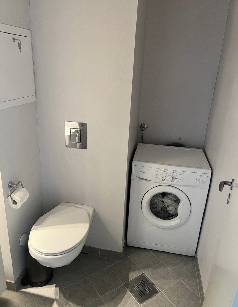 Vaskerom med toalett Galleribilde