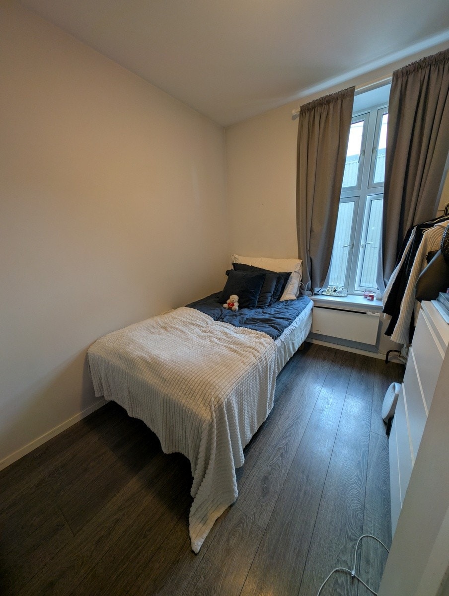 Soverom vendt mot bakgård Galleribilde