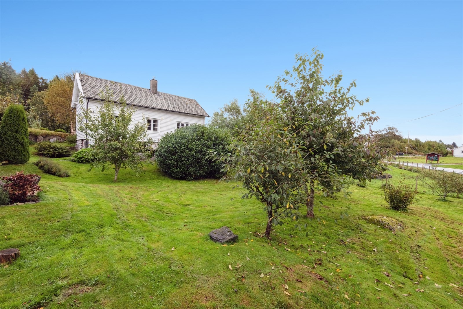 Flott opparbeidet tomt på ca. 1.329 kvm. Galleribilde