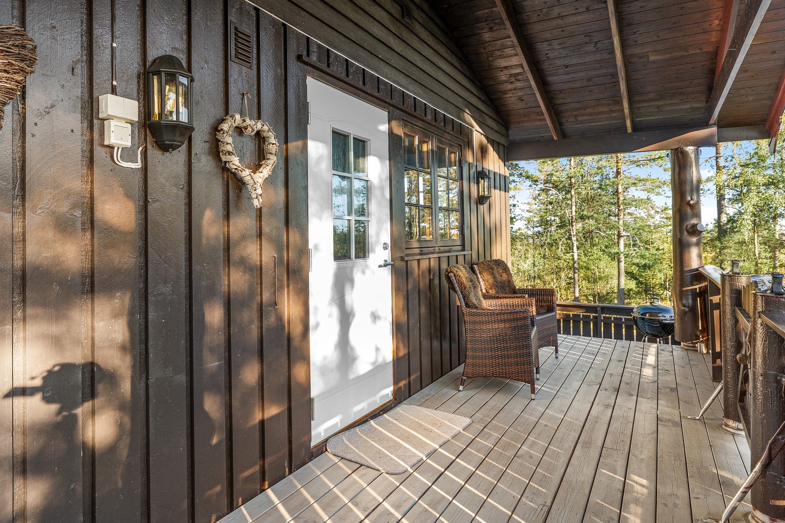 Her sitter man lunt og skjermet med overbygg. Galleribilde