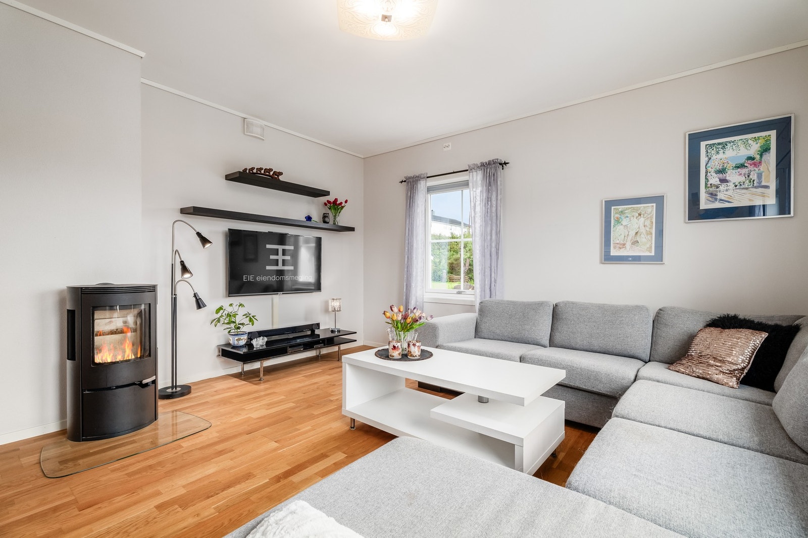 En større leilighet med enkel tilkomst i første etasje. Galleribilde