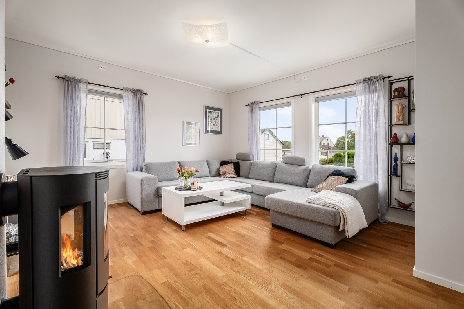 Stuen oppleves lys og er av god størrelse. Galleribilde