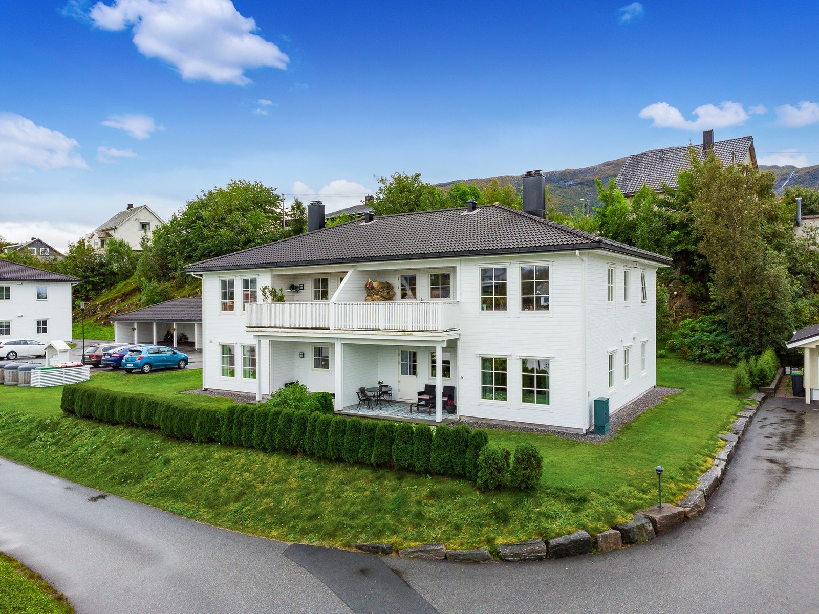 Leiligheten ligger i større grad for seg selv i enden av sameiets tomt. Galleribilde