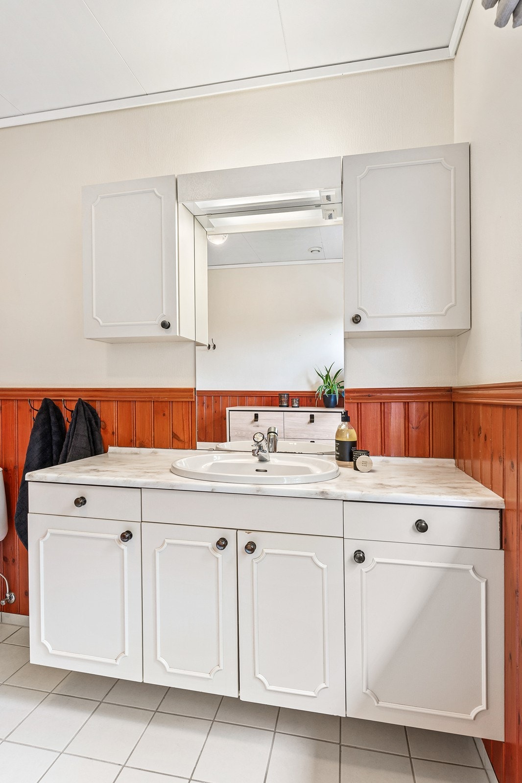 Rommet har opplegg for badekar og sluk i gulv, noe som gir fleksibilitet til fremtidig bruk. Galleribilde